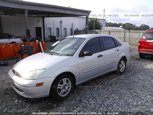 1FAFP34P42W236218 - 2002 FORD FOCUS SE/SE COMFORT SILVER photo 2