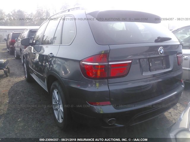 5UXZW0C58BL656296 - 2011 BMW X5 XDRIVE35D GRAY photo 3