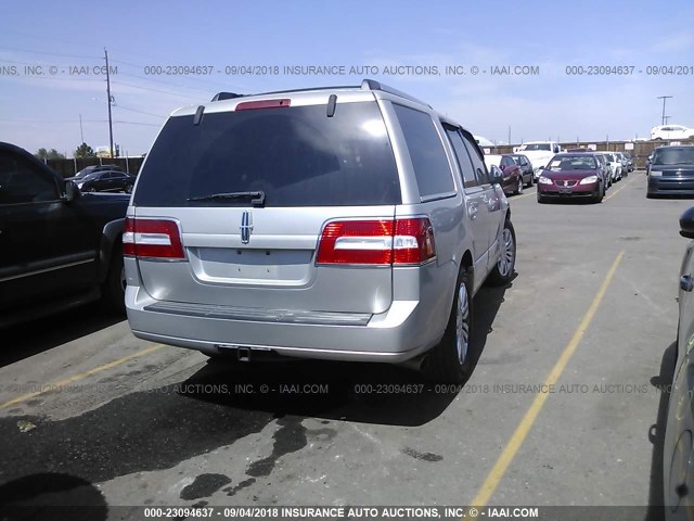 5LMFU27517LJ04221 - 2007 LINCOLN NAVIGATOR Silber Foto 4