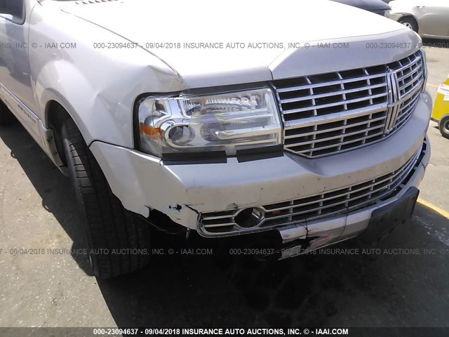 5LMFU27517LJ04221 - 2007 LINCOLN NAVIGATOR Silber Foto 6