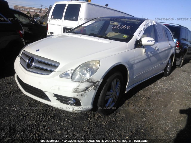 4JGCB65E38A081172 - 2008 MERCEDES-BENZ R 350 WHITE photo 2