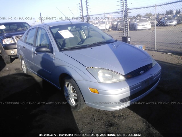 1FAFP34P4YW208668 - 2000 FORD FOCUS SE/SE COMFORT SILVER photo 1