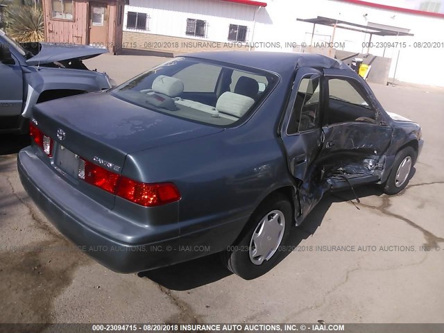 4T1BG22K3YU943885 - 2000 TOYOTA CAMRY CE/LE/XLE 蓝色 照片 4