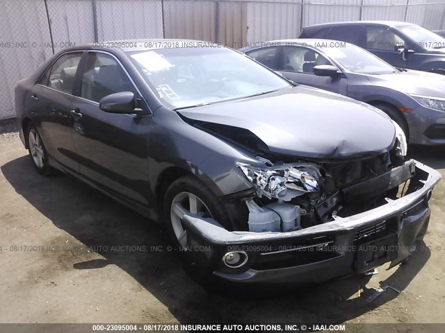 4T1BF1FK4CU076481 - 2012 TOYOTA CAMRY SE/LE/XLE GRAY photo 1