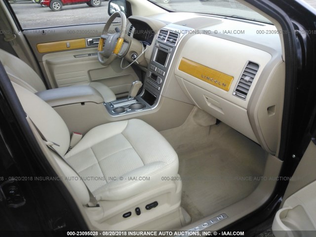 2LMDU88C07BJ03821 - 2007 LINCOLN MKX BLACK photo 5