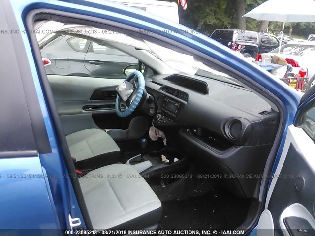 JTDKDTB3XE1565105 - 2014 TOYOTA PRIUS C BLUE photo 5