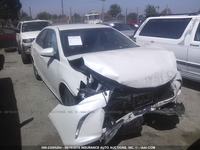 4T1BF1FK8HU365936 - 2017 TOYOTA CAMRY LE/XLE/SE/XSE 白色 照片 1