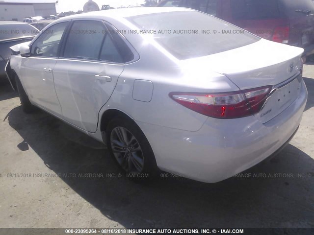 4T1BF1FK8HU365936 - 2017 TOYOTA CAMRY LE/XLE/SE/XSE 白色 照片 3