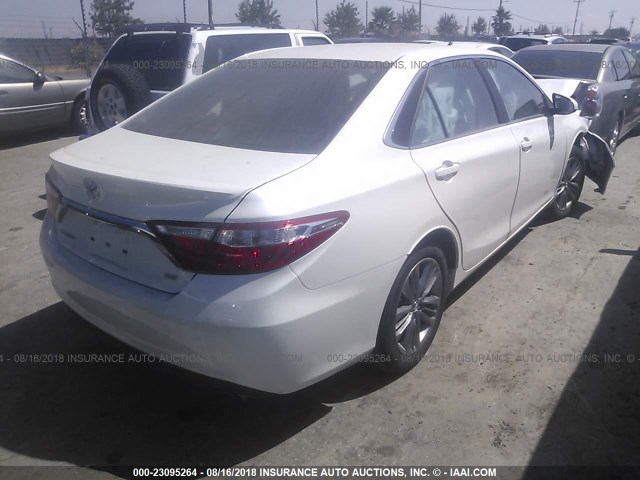4T1BF1FK8HU365936 - 2017 TOYOTA CAMRY LE/XLE/SE/XSE 白色 照片 4