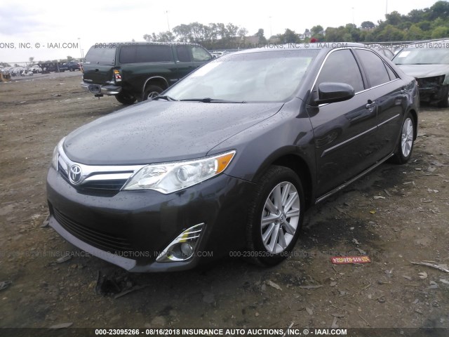 4T1BK1FK3EU552640 - 2014 TOYOTA CAMRY SE/XLE GRAY photo 2