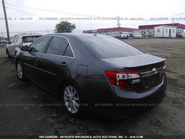 4T1BK1FK3EU552640 - 2014 TOYOTA CAMRY SE/XLE GRAY photo 3