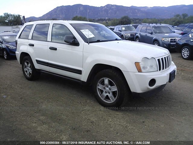 1J4GR48KX5C697257 - 2005 JEEP GRAND CHEROKEE LAREDO/COLUMBIA/FREEDOM 白色 照片 1