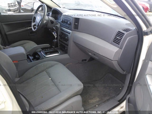 1J4GR48KX5C697257 - 2005 JEEP GRAND CHEROKEE LAREDO/COLUMBIA/FREEDOM 白色 照片 5