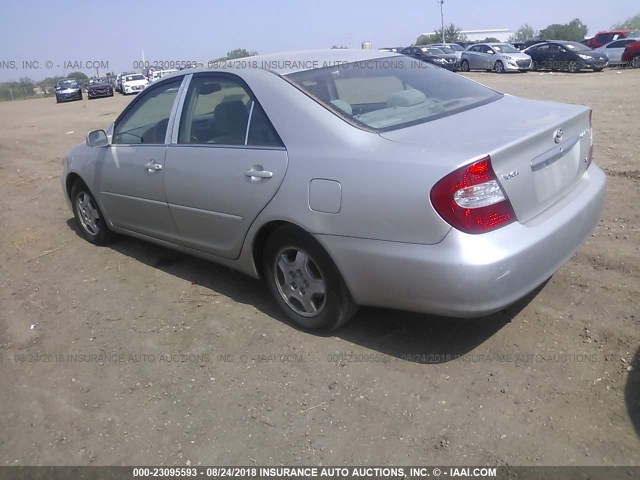 4T1BF32K72U523756 - 2002 TOYOTA CAMRY LE/XLE/SE Күміс фото 3
