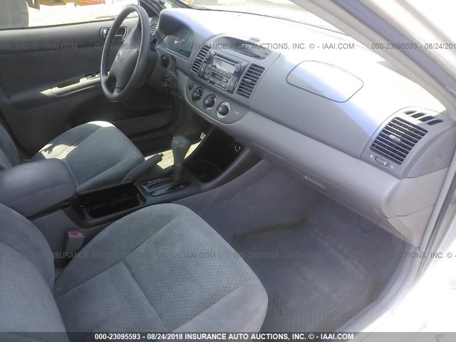 4T1BF32K72U523756 - 2002 TOYOTA CAMRY LE/XLE/SE Күміс фото 5