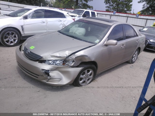 4T1BE32K52U557018 - 2002 TOYOTA CAMRY LE/XLE/SE 金色 照片 2