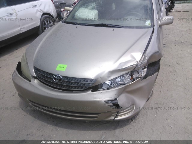 4T1BE32K52U557018 - 2002 TOYOTA CAMRY LE/XLE/SE 金色 照片 6