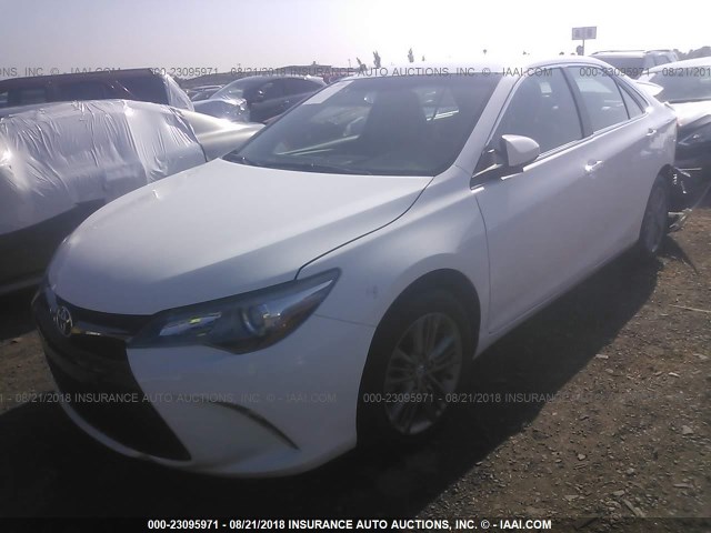 4T1BF1FK5GU171802 - 2016 TOYOTA CAMRY LE/XLE/SE/XSE 白色 照片 2
