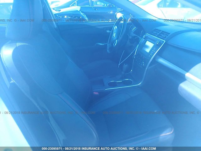 4T1BF1FK5GU171802 - 2016 TOYOTA CAMRY LE/XLE/SE/XSE 白色 照片 5