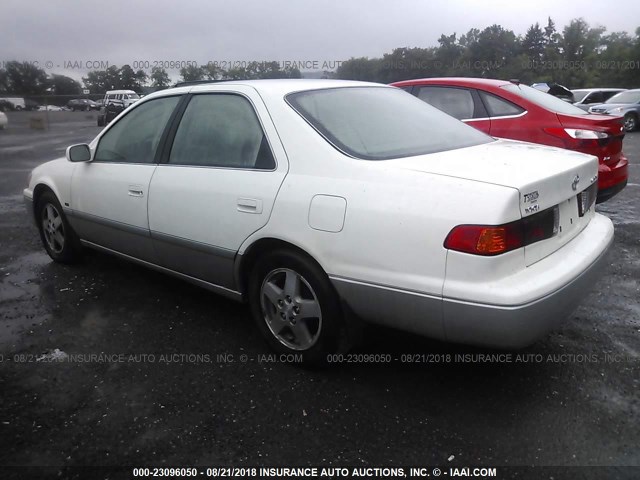 JT2BG22K710579531 - 2001 TOYOTA CAMRY CE/LE/XLE 白色 照片 3