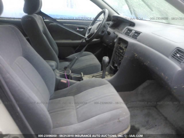 JT2BG22K710579531 - 2001 TOYOTA CAMRY CE/LE/XLE 白色 照片 5