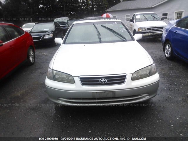 JT2BG22K710579531 - 2001 TOYOTA CAMRY CE/LE/XLE 白色 照片 6