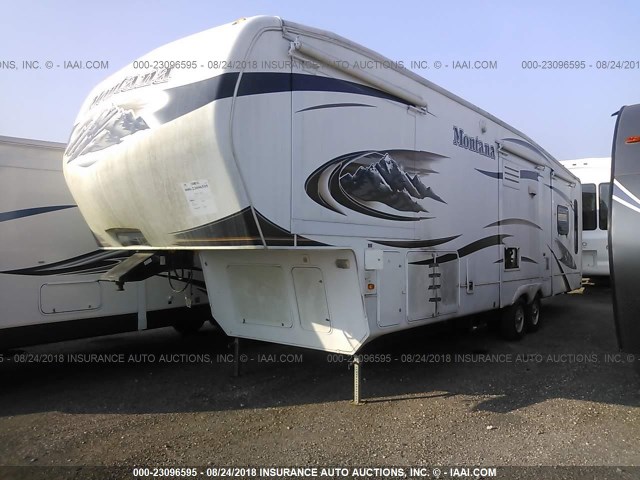 4YDF34527A4700317 - 2010 KEYSTONE MONTANA WHITE photo 2