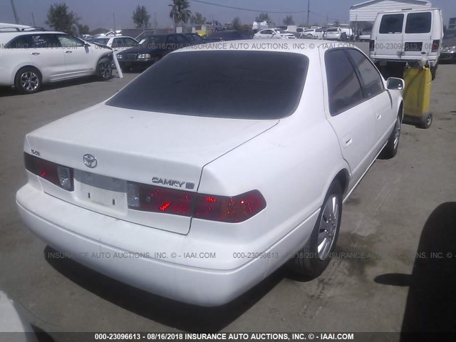 JT2BG22K6Y0381954 - 2000 TOYOTA CAMRY CE/LE/XLE 白色 照片 4