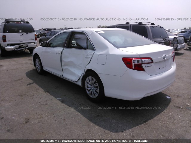 4T4BF1FKXER419951 - 2014 TOYOTA CAMRY L/SE/LE/XLE 白色 照片 3