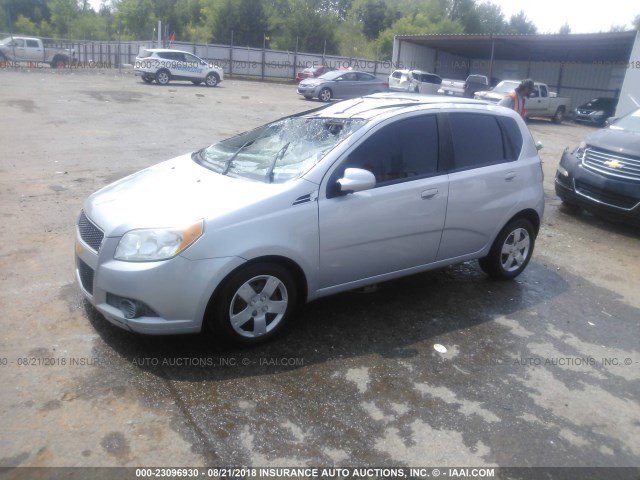 KL1TD6DE6AB110560 - 2010 CHEVROLET AVEO LS/LT Күміс фото 2
