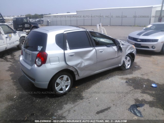 KL1TD6DE6AB110560 - 2010 CHEVROLET AVEO LS/LT Күміс фото 4