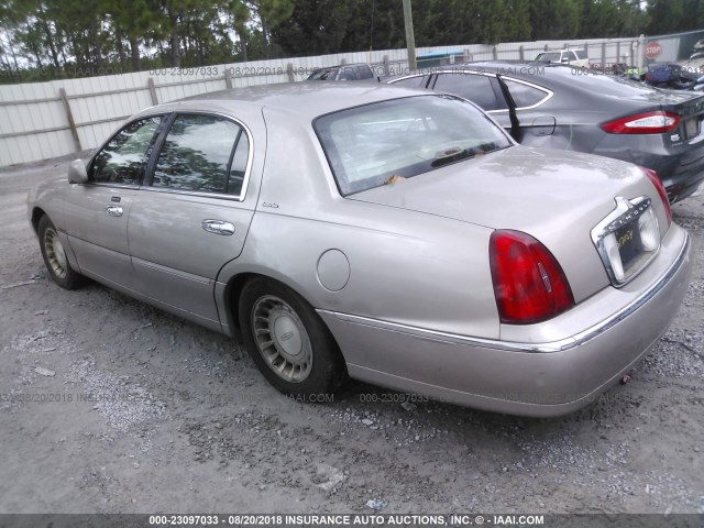 1LNHM81W31Y723798 - 2001 LINCOLN TOWN CAR EXECUTIVE Золотой фото 3