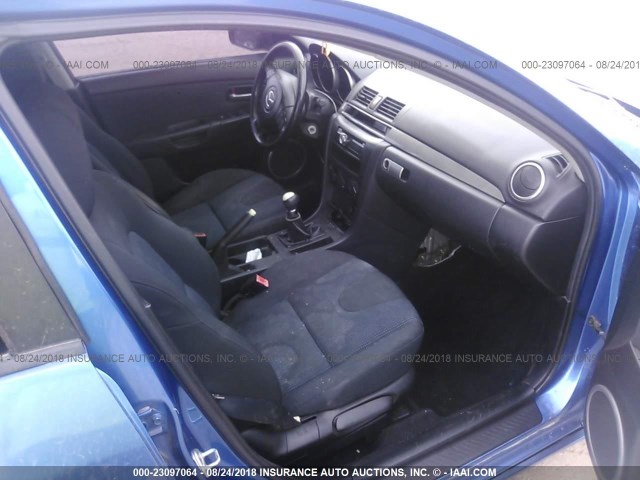 JM1BK143451307976 - 2005 MAZDA 3 HATCHBACK BLUE photo 5