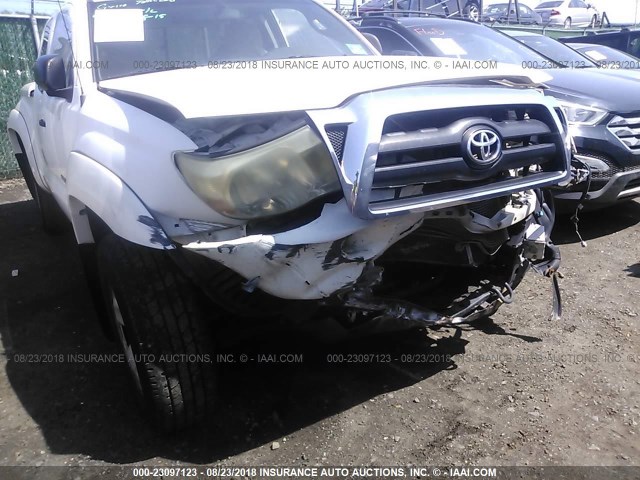 5TEUU42N86Z249984 - 2006 TOYOTA TACOMA ACCESS CAB WHITE photo 6