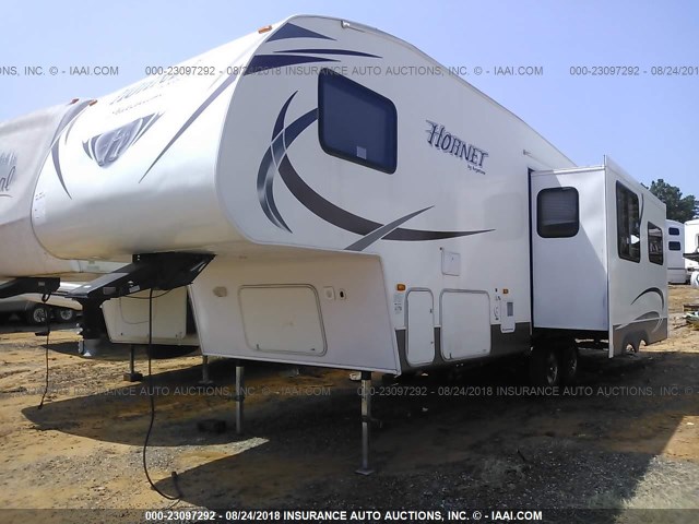 4YDF27526E7200903 - 2014 KEYSTONE HORNET WHITE photo 2