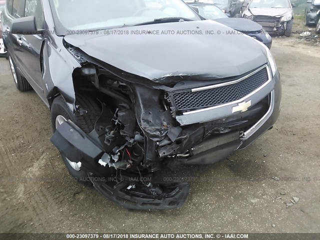 1GNKRFED8CJ387755 - 2012 CHEVROLET TRAVERSE LS GRAY photo 6