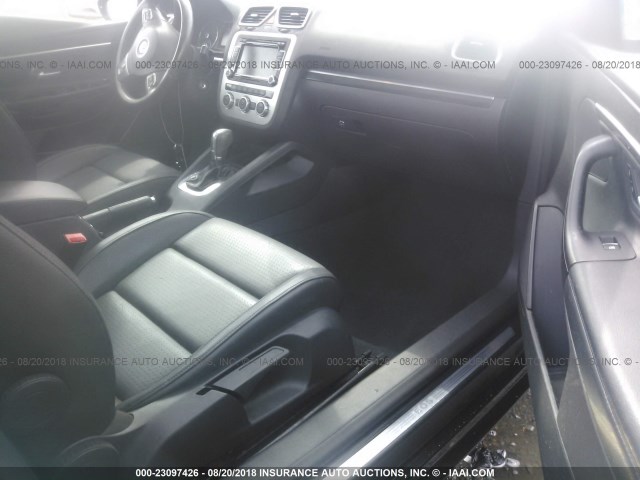 WVWBW8AH2DV001508 - 2013 VOLKSWAGEN EOS KOMFORT/SPORT 黑色 照片 5