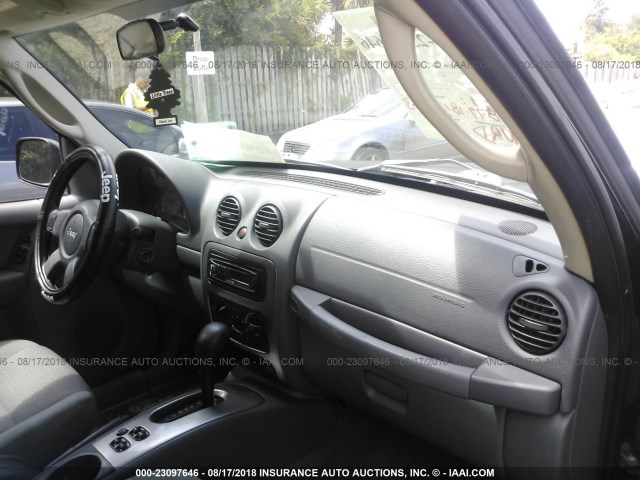 1J4GK38K36W221799 - 2006 JEEP LIBERTY RENEGADE BLACK photo 5