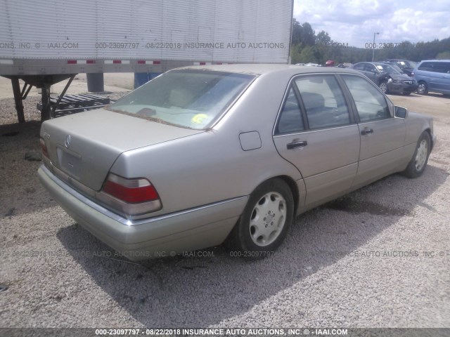 WDBGA43G7WA401865 - 1998 MERCEDES-BENZ S 420 SILVER photo 4