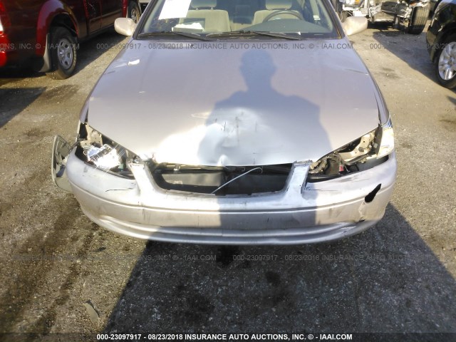 4T1BG22K11U799372 - 2001 TOYOTA CAMRY CE/LE/XLE 金色 照片 6