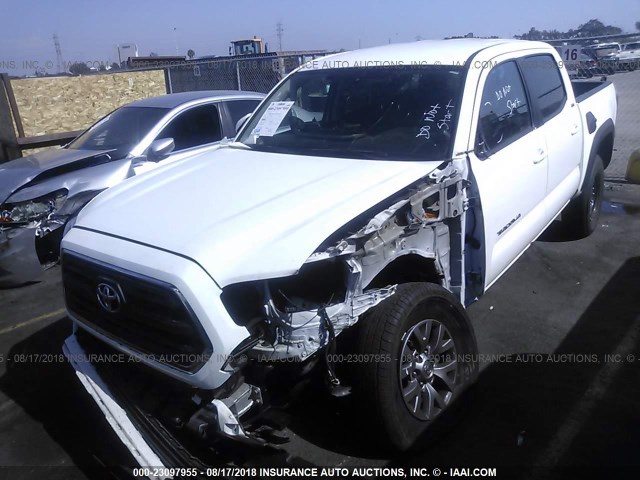 3TMAZ5CN0GM015135 - 2016 TOYOTA TACOMA DBL CAB/SR5/TRD SPORT/OR WHITE photo 2
