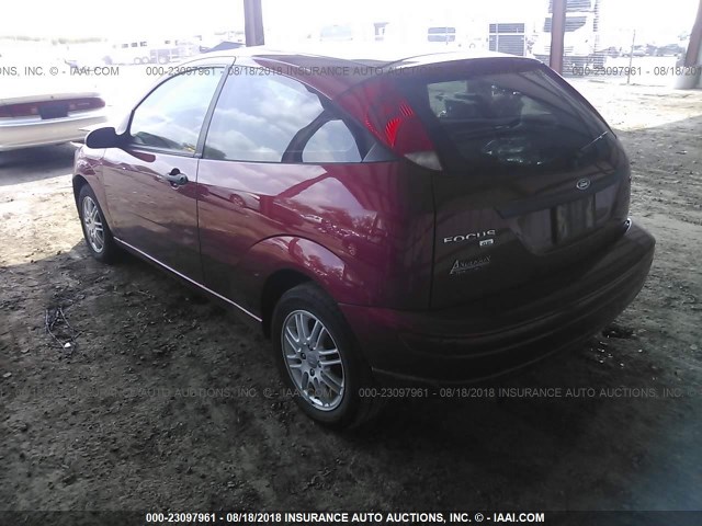 3FAFP31NX5R142077 - 2005 FORD FOCUS ZX3 RED photo 3