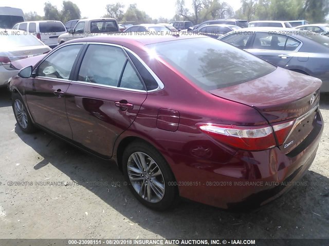 4T1BF1FKXHU814064 - 2017 TOYOTA CAMRY LE/XLE/SE/XSE 红色 照片 3