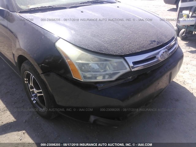 1FAHP32NX8W186671 - 2008 FORD FOCUS S/SE BLACK photo 6