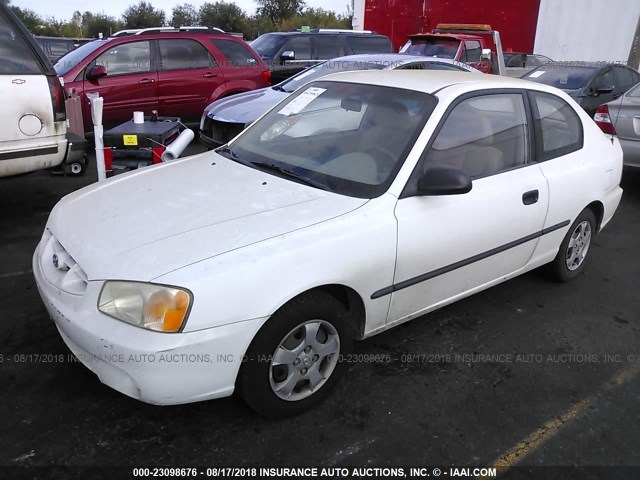 KMHCF35G61U100371 - 2001 HYUNDAI ACCENT L WHITE photo 2