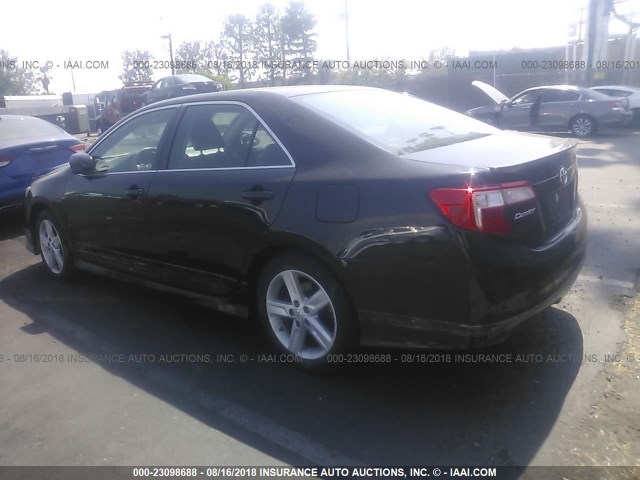 4T1BF1FK2DU238965 - 2013 TOYOTA CAMRY L/SE/LE/XLE შავი ფოტო 3