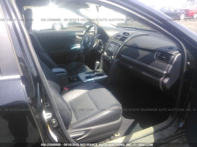4T1BF1FK2DU238965 - 2013 TOYOTA CAMRY L/SE/LE/XLE შავი ფოტო 5