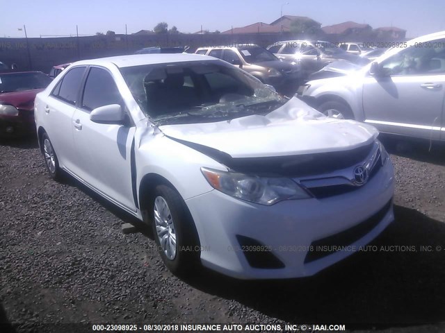 4T1BF1FK0CU513540 - 2012 TOYOTA CAMRY SE/LE/XLE თეთრი ფოტო 1
