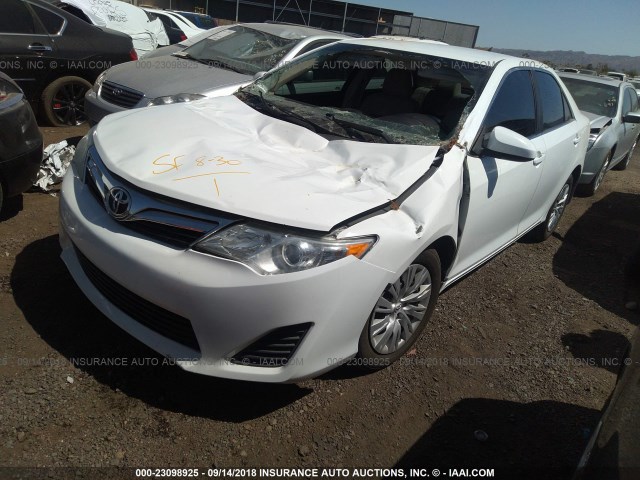 4T1BF1FK0CU513540 - 2012 TOYOTA CAMRY SE/LE/XLE თეთრი ფოტო 2