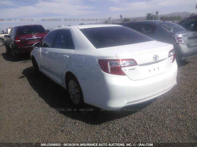 4T1BF1FK0CU513540 - 2012 TOYOTA CAMRY SE/LE/XLE თეთრი ფოტო 3